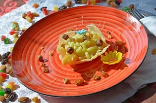 Десерт с Рожками, медом и изюмом